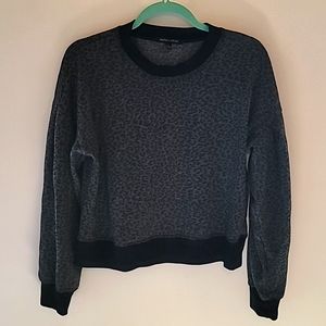 Olivia & Vivian Sweatshirt size L
